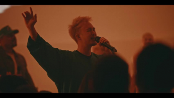 <p>Watch Mosaic MSC perform "Love Of A Lifetime".</p>
