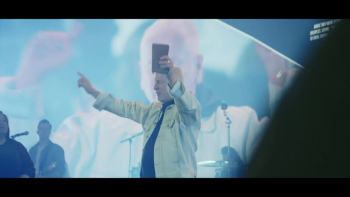 <p>Watch Brooke Ligertwood perform "Seven Words".</p>
