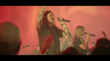 <p>Watch Brooke Ligertwood perform "How Sweet".</p>
