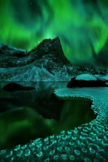 The Mountains that transformed the night Sky into Beauty and Art 