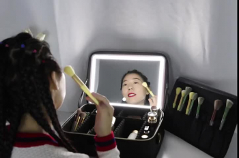 Makeup bag with led mirror-missmeeca 
