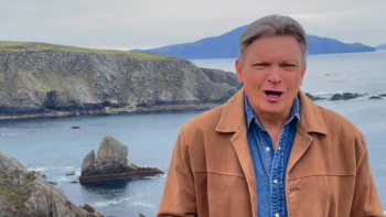 Our God Reigns (How lovely on the mountains). Stream hymn: https://symphony.to/james-kilbane/div...
Taken from the 'Divine Love' album. Filmed on James Kilbane's home of Achill Island along the stunning Atlantic Drive. Filmed by Blue Flag Media, Achill Island, Co. Mayo, Ireland.
#wildatlanticway #christianity #christiancountry #gospelmusic #irishmusic #praiseandworship #praiseandworhip #achillisland #amazingachill #achilltourism #CountyMayo