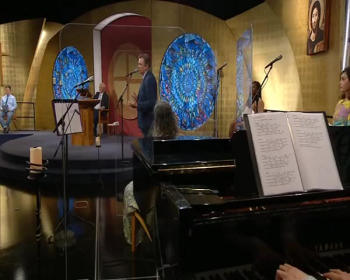 How Great Thou Art sung by James Kilbane and accompanied on piano by Richard Mitchell. This live version was recorded during Covid and lockdown. James was a guest of the Sligo Presbyterian Church.  Recorded for RTE religious broadcasting department.  

#gospelmusic #gospelsongs #christian #christianity #christiansongs #countrygospel