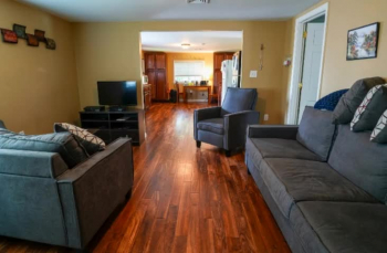 Residential Extended Care gives people who have finished detox or inpatient treatment a safe, organized place to keep healing. Residents live in community homes for three to six months, where they learn life skills, develop healthy habits, and get therapy and counseling. There are daily 12-step meetings, individual and group sessions, chores around the house, and case management as part of the program. It also includes families, which helps build trust and connection again. People who go to Residential Extended Care get time and help to not only get clean, but also learn how to stay healthy in the long term.
Website: https://www.gatehouse.org/residential-extended-care/