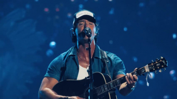 <p>Pat Barrett wows in this powerful &ldquo;Praise the Lord Forever&rdquo; live performance. He has got one of those voices that was made to sing, and it is wonderful that he&rsquo;s using his gift to praise the Lord. Press play on the video to worship along with him.</p>

<p>Barrett co-wrote and released &ldquo;Praise the Lord Forever&rdquo; in June this year. It is a beautiful song that proclaims God&rsquo;s reign. It highlights life's difficult moments, emphasizing that peace can be found through Christ. Pat took inspiration from Psalms 103:1 when he wrote the song.&nbsp;</p>

<p>&ldquo;I wanted a song that feels like Sunday Morning &ndash; and this one means so much to me. It&rsquo;s been filling my heart with worship in the most simple and beautiful way,&rdquo; <a href="https://www.thechristianbeat.org/pat-barrett-praise-the-lord-forever/">said</a> Pat.&nbsp;</p>

<p>As you watch Pat sing, it's clear that his worship is heartfelt and endearing. The entire live audience can also feel the passionate worship. The spiritual connection is palpable, as many raise their hands and sing with their eyes closed.&nbsp;</p>

<p>The peaceful melody lifts gently, creating stillness and peace in a room of hundreds. The worshipful moment is a powerful reminder of the peace that comes when believers gather with their hearts aligned in praise and worship.&nbsp;</p>

<p>So many are focusing on God&rsquo;s presence, guided by Pat&rsquo;s sincerity and smooth, tender voice. His band supports the song beautifully, creating an open and steady atmosphere that pauses whatever is going on outside in the world and encourages reflection.&nbsp;</p>

<p>Some of the sweet song&rsquo;s lyrics are:&nbsp;</p>

<p>I pray peace and love surround you from the God who understands<br />
As the family all around you lifts your arms up when you can't<br />
Join the choir of creation<br />
With the song of the redeemed</p>

<p><em>&ldquo;Give praise to the Lord, O my soul; let everything in me give praise to his holy name.&rdquo; <strong><a href="https://www.godtube.com/bible/psalms/103-1">Psalms 103:1</a></strong></em></p>
