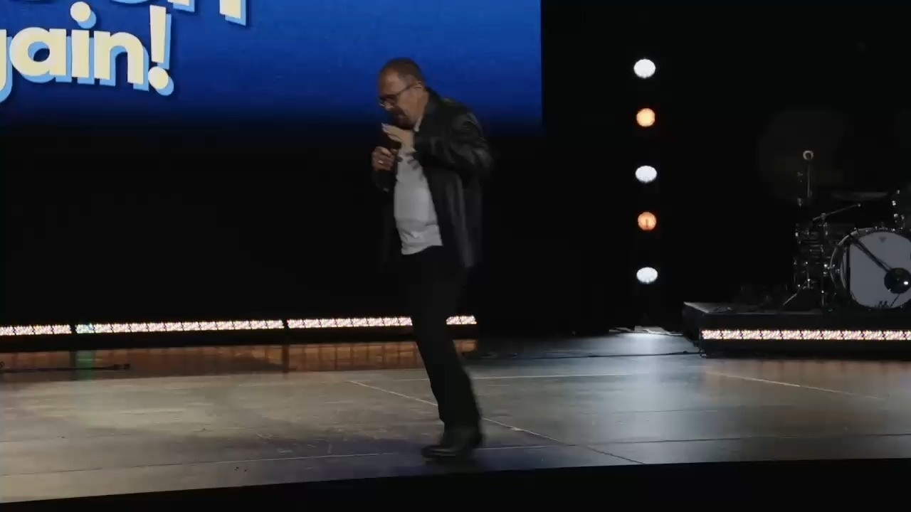 <p>Comedian Nazareth illustrates the hilariously confusing nature of the English language when trying to figure out who someone is talking about. He shares a brief, laugh-out-loud story about comforting a crying woman who is listing traits that sound suspiciously like both a husband and a pet dog.</p>