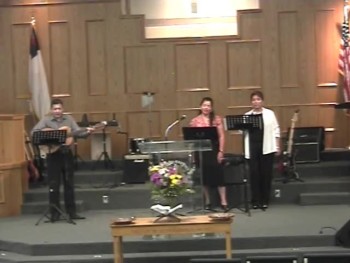 Spanish worship at United Baptist Church of Laredo 