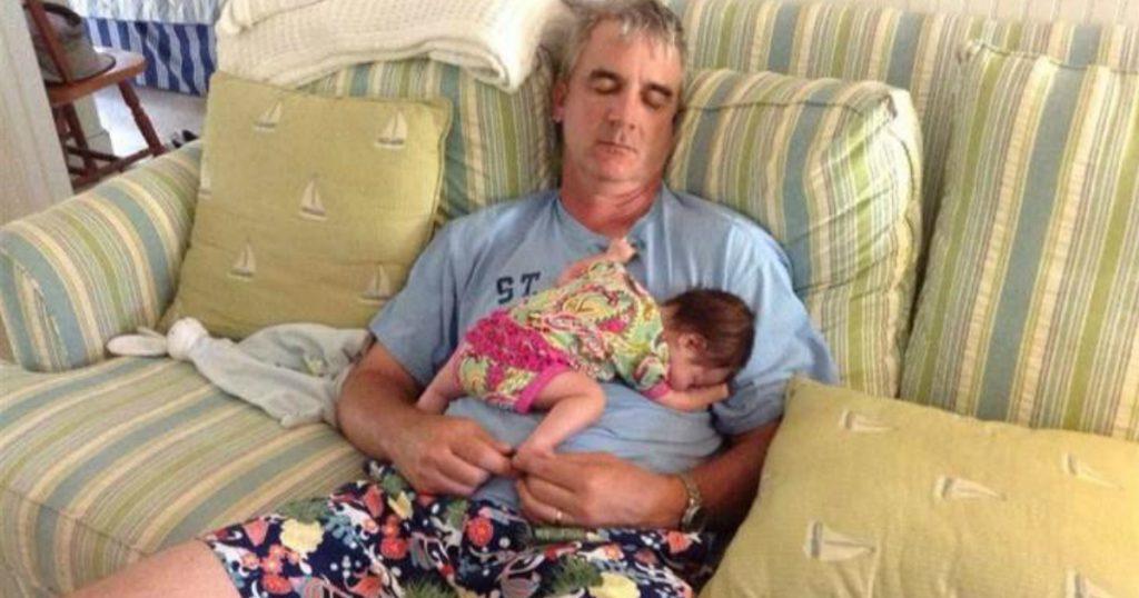 godupdates 15 Times Grandpas Were Caught Bonding With Their Grandkids 1