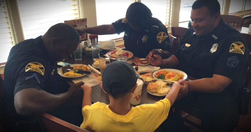 godupdates 6-year-old boy praying for police at bob evans fb