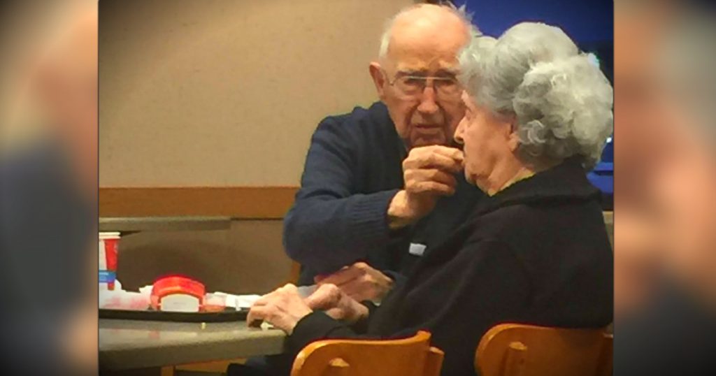 godupdates elderly man feeding his wife at wendy's fb