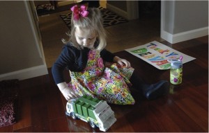 godupdates little girl surprises her favorite smiley garbage man with cupcake 2