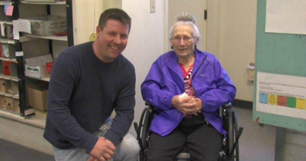 godupdates mail carrier saved 94-year-old woman who fell in secluded home 1