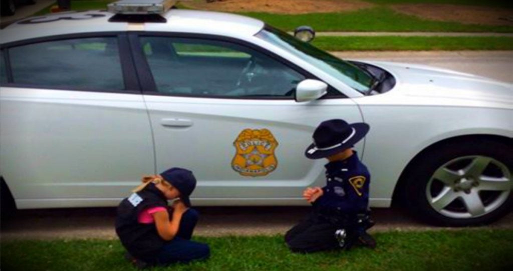 godupdates photo of kids praying for police officer dad fb