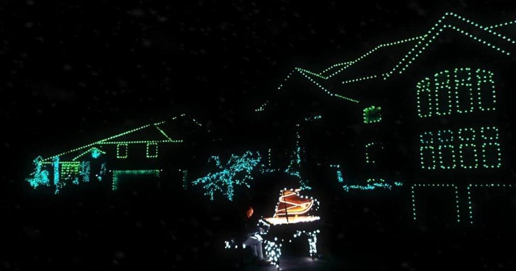 Piano Guys Christmas Light Show_GodUpdates