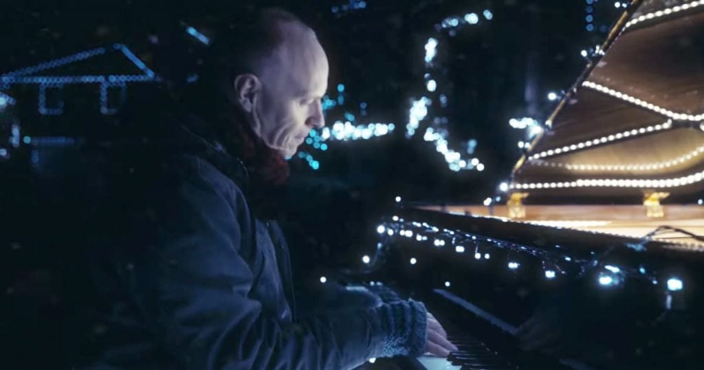 Piano Guys Christmas Light Show_GodUpdates