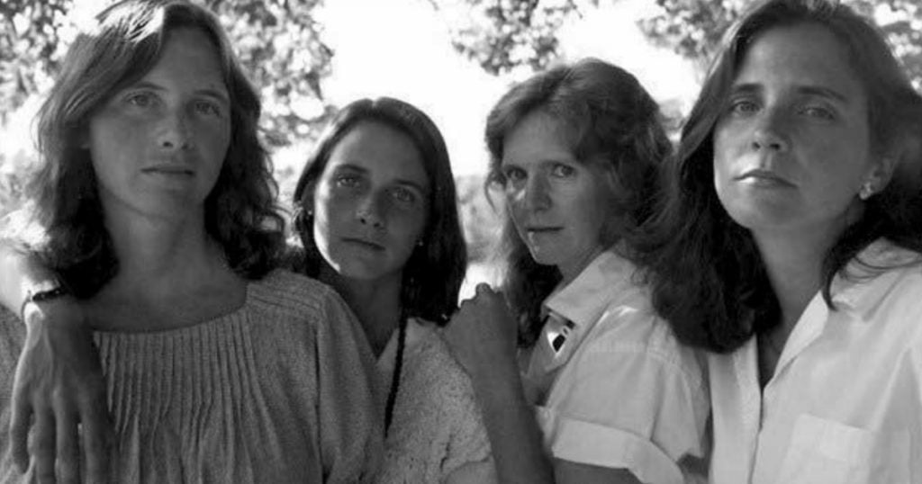 godupdates same photo of 4 sisters for 43 years 11