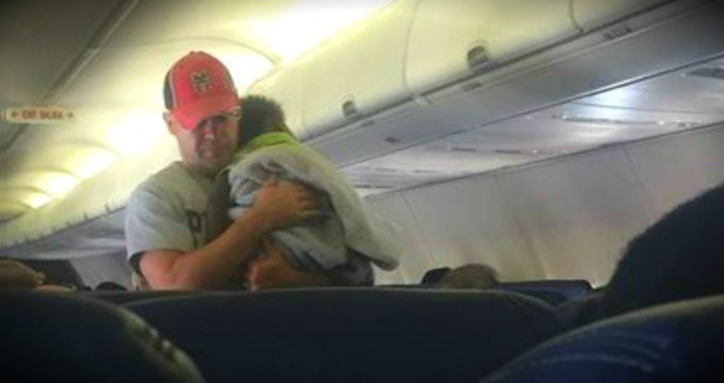 godupdates stranger on plane helps mom flying alone with crying baby fb