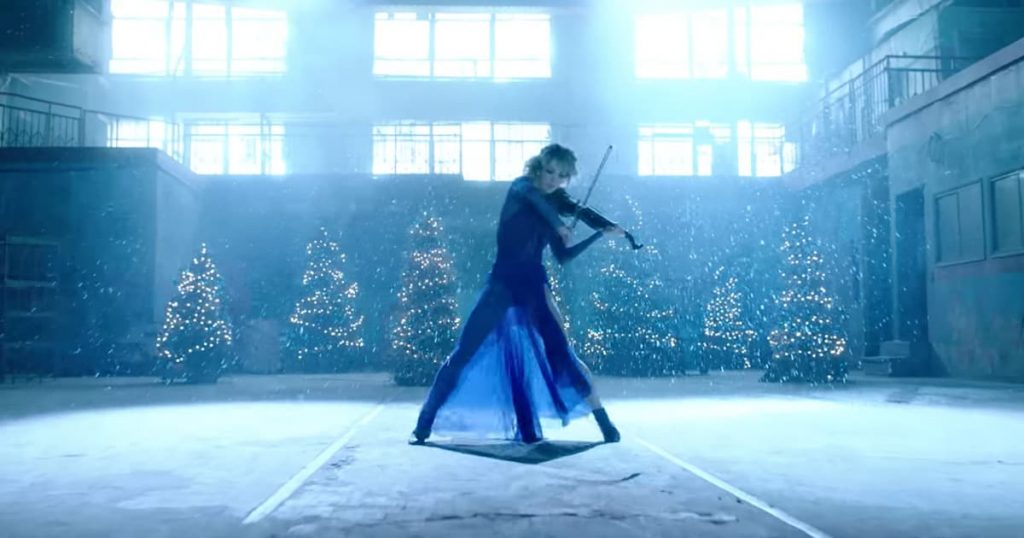 Violinist Lindsey Stirling Carol Of The Bells_GodUpdates