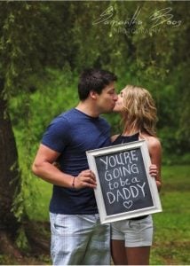 godupdates wife surprises husband at photoshoot with birth announcement 2