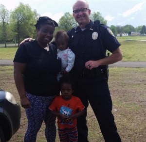 godupdates woman pulled over to pray for police officer 2