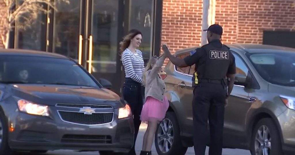 godupdates police officer attends father daughter dance