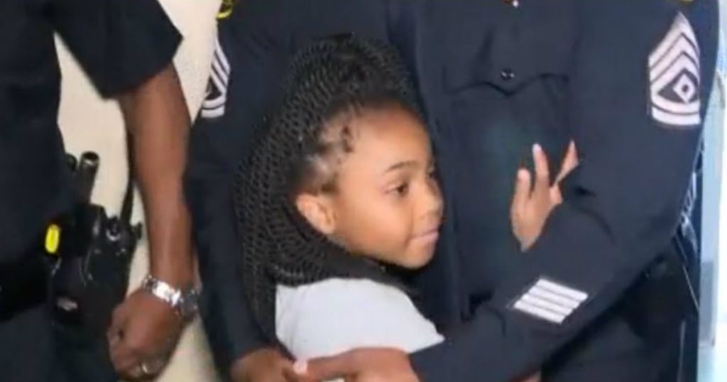 godupdates little girl hugs police officers