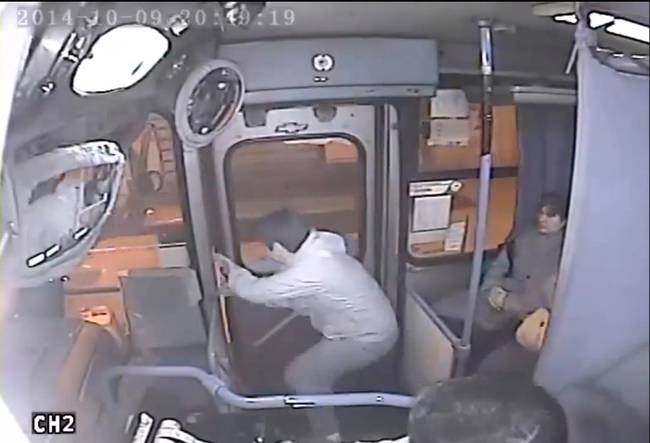 A Purse Snatcher Learns A Lesson From A Quick Thinking Bus Driver Whoa