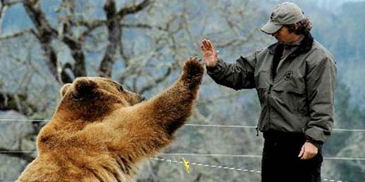 An Amazing Friendship Between a Man and His Bear - Just Too Awesome!