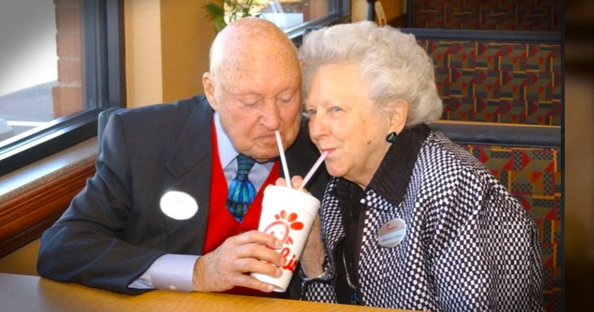 truett-cathy-the-man-behind-the-chick-fil-a-chicken-sandwich-has-died